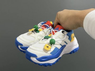 a家新款松紧扣儿童老爹运动鞋 Size：24-37码 经典Adidas老爹款 松紧扣设计，穿脱方便 优质皮料拼接，质感满满 橡胶耐磨防滑大底，脚感不言而喻