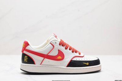 公司级nike Court Vision Lo联名 低帮百搭 透气休闲运动板鞋 兼顾舒适脚感和出众风范 演绎匠心之作 结构性的支撑贴合感结合复古篮球设计 电绣工