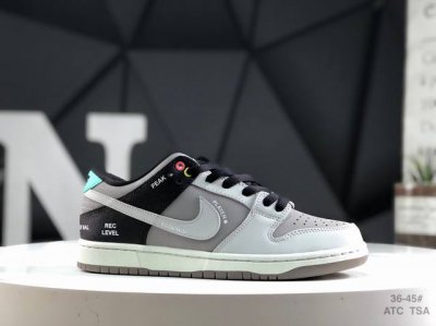 210 Nike Dunk Low 此款鞋采用近几年比较流行的版型设计，外观时尚大气。鞋底采用耐磨的材质，穿上它，让您在平时生活和工作中都会感觉到舒适的体验。