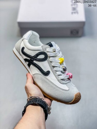 真标Loewe罗意威 Ballet Runner 2.0小牛皮 圆头系带 低帮 生活休闲鞋 罗意威全新版大头运动鞋Ballet Runner2.0 以其独特的设