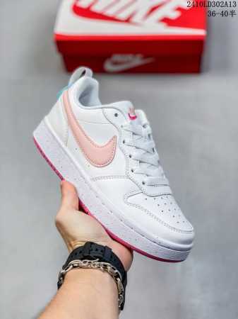 公司级真标耐克 Nike Court Borough 低帮百搭透气休闲运动板鞋，经典耐用的设计，兼顾舒适脚感和出众风范，演绎匠心之作。结构性的支撑贴合感结合复古 - 点击图像关闭