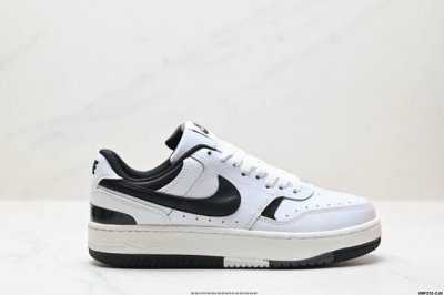 真标W Nike Gamma Force兼顾舒适脚感和出众风范，演绎匠心之作。结构性的支撑贴合感结合复古篮球设计，塑就场外全明星风范。 货号:Dx9176-10