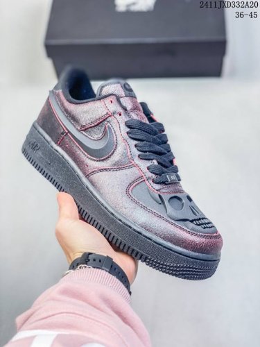 真标带半码耐克nike Air Force 7 空军一号低帮百搭休闲运动板鞋。柔软、弹性十足的缓震性能和出色的中底设计，横跨复古与现代的外型结合，造就出风靡全球