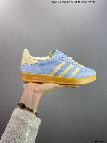 公司级Adidas Originals Gazelle Indoor 三叶草休闲防滑耐磨低帮板鞋 鞋头出色设计 塑就出众贴合感 稳固的后跟贴合足部曲线设计 软弹