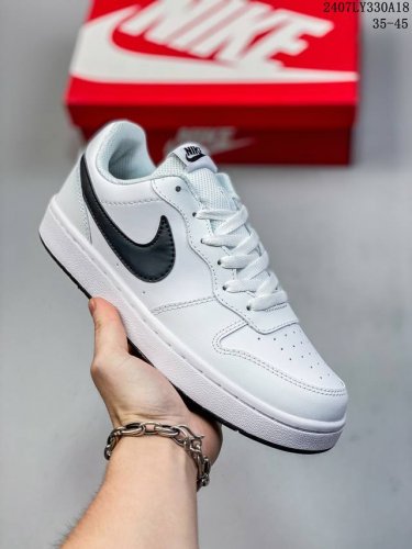 耐克 Nike Court Borough Low 低帮百搭透气休闲运动板鞋男女鞋 经典耐用的设计，兼顾舒适脚感和出众风范，演绎匠心之作。结构性的支撑贴合感结合