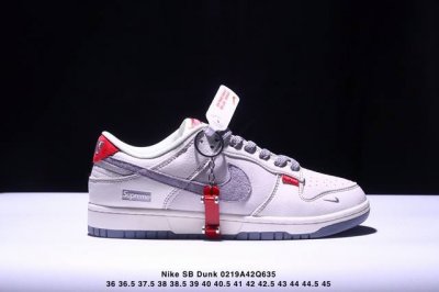 海外爆款限量发售！Nike Sb Dunk Low“ Supreme联名 红标米灰勾” 周年高端定制 低帮休闲板鞋 定制鞋盒 大厂纯原品质出货 超高清洁度 皮料