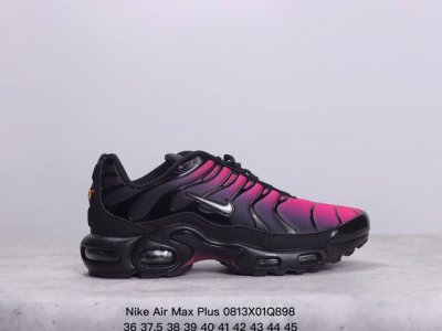 真标耐克 Nike Air Max Plus是nike旗下另类鞋款的代表，Tn 它诞生于 6年，是第一款使用tunedair气垫的跑鞋，其特点就在于实现各气室间