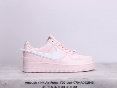 真标ambush X Nk Air Force 1‘07 Low ”Phantom“ 联名款 空军一号低帮休闲板鞋 #鞋款鞋身以及内衬均采用了纯色皮革打造，标志