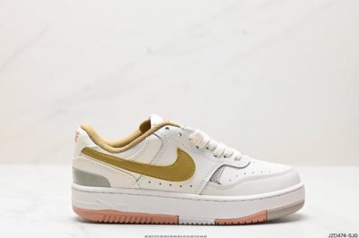 公司级w Nike Gamma Force兼顾舒适脚感和出众风范，演绎匠心之作。结构性的支撑贴合感结合复古篮球设计，塑就场外全明星风范。 货号:Dx9176-