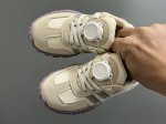 阿迪扣儿童老爹运动鞋 SIZE：26-37码 经典三条纹锁扣 老爹款式设计，百搭又时髦 优质面料拼接，质感满满 耐磨防滑轮胎底，脚感超赞