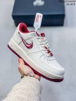 简介：头层特价耐克 Nike Air Force 7 空军一号 蛇年限定 低帮百搭休闲运动板鞋。柔软、弹性十足的缓震性能和出色的中底设计，横跨复古与现代的外型结