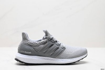真标阿迪达斯Adidas Ultraboost Light 耐磨缓震休闲运动跑鞋 采用网材搭配反光皮革鞋面 配上Stretchweb网格外底 提供非凡穿着体验