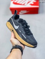 Nike Jam 系列舒适时尚防滑耐磨低帮生活 采用鞋面合成皮革与网眼布设计 以便于运动员在霹雳舞运动中的保护和耐穿 中底设计细节采用翻转swoosh设计 使得