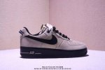 公司级耐克Nike Air Force 1’07 Lv8空军一号低帮百搭休闲运动板鞋。柔软、弹性十足的缓震性能和出色的中底设计，横跨复古与现代的外型结合，造就出