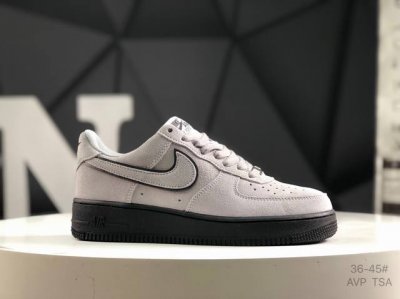 耐克 Nike Air Force 1 Low '07 耐克空军一号低帮板鞋 原楦原纸板 内置全掌气垫 货号；Hq1966 001 尺码：如图所示 Avp Ts