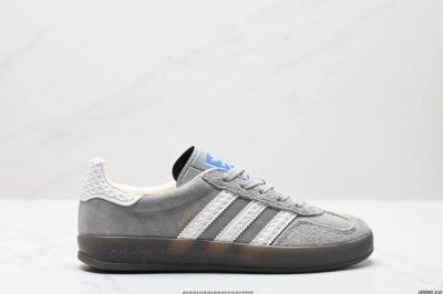 公司级Adidas Originals Gazelle Indoor 三叶草休闲防滑耐磨低帮板鞋 鞋头出色设计 塑就出众贴合感 稳固的后跟贴合足部曲线设计 软弹