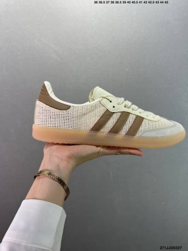 140 ad Original Samba Og 复古经典轻便板鞋 Jr7109 这款桑巴鞋展示了高质量的工艺 带有装饰的超锁缝制和无缝的手感 柔软、柔软的皮革