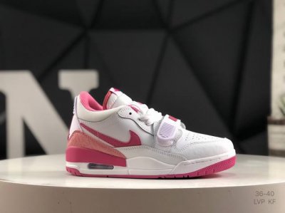 120 air Jordan Legacy 312 马卡龙 乔篮丹球鞋系列 号称 “最三强合一” 的 Jordan Legacy 312，自然有着杂交合结的设计