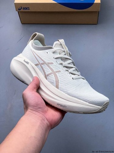 公司级！Asics Gel-Nimbus 27 舒适防滑耐磨低帮休闲跑步鞋 鞋底采用了轻质发泡材料 并在后跟和前掌处采用了Asics亚瑟士核心科技-Gel缓震胶