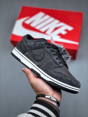 320支持放店 Nike Sb Dunk Low 黑灰大厂出品 极力推荐原装头层材料 独家版型蒸餾加工帶來的是更好的视觉和脚感体验大厂纯原品质出货 清洁度 电绣