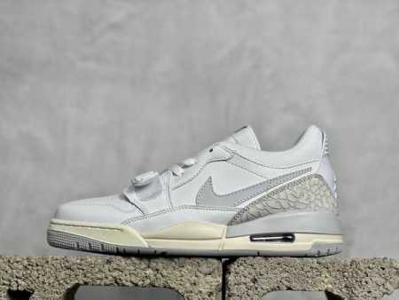 最强312 Air Jordan Legacy 312 Low 银白 乔丹最强三合一混合版 性价比天花板 有着交错结合的设计，它的名字就展现出它所包含的鞋款元素 - 点击图像关闭