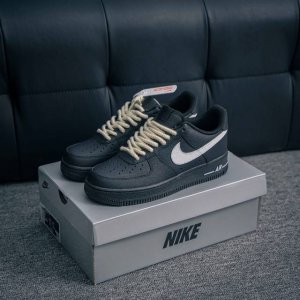 核心私 Air Force 1 原装级别 原楦头原纸板 打造纯正空军版型专注外贸渠道 全掌内置蜂窝气垫 原盒配件 原厂中底钢印、拉帮完美 货号：Zh03 73
