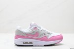 公司级Nike Air Max 1 耐克气垫 缓震 耐磨运动鞋 鞋身材质均选择皮革 织物 麂皮多种材质覆盖 保证质感的前提下 层次感也相当不错 带有开窗式 Ai