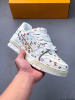 公司级 路易威登 Louis Vuitton Lv路易威登板鞋 乘风破浪的姐姐争先种草款,舒适透明底和百搭性霸屏整个时尚娱乐圈 正品1:1套楦复刻 细节调整完美