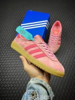 公司级adidas Originals Bermuda 绒面麂皮防滑耐磨轻便低帮板鞋 整双鞋以传统的低帮呈现的清新造型 鞋身以细腻的绒面麂皮 包裹保证优秀质感的