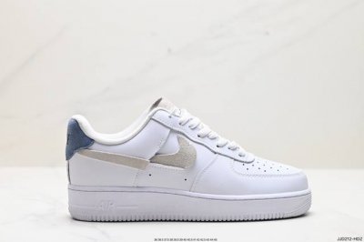 公司级耐克nike Air Force 1 Low Lx空军一号低帮百搭休闲运动板鞋。柔软、弹性十足的缓震性能和出色的中底设计，横跨复古与现代的外型结合，造就出