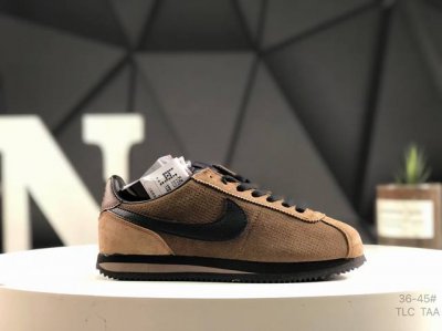 Nike Classic Cortez 全新配色 经典阿甘休闲跑步鞋 纯粹而执着的精神，使得Cortez种在了一代人的心里，无论是否喜欢它复古的鞋型，一双Nik