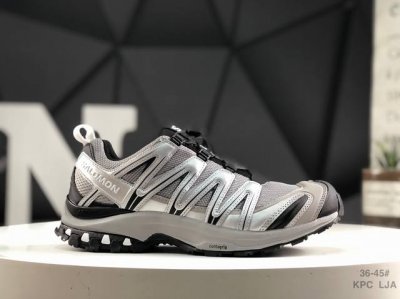 300 Salomon Xa Pro 3D Suede 萨洛蒙户外越野跑鞋 鞋面采用Sensifit贴合技术 全方位贴合包裹脚型 鞋跟部鞋底牵引设计 提供强大的