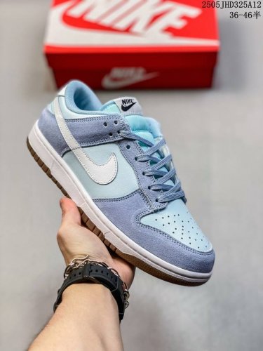 耐克Nike Sb Dunk Low Sb 系列扣篮系列复古低帮休闲运动滑板板鞋。采用脚感柔软舒适Zoomair气垫，有效吸 收滑板等极限运动在落地时带来的冲击