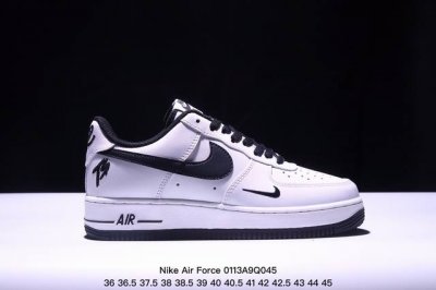 Nike Air Force 1 ’07 Low 空军飞勾一号低帮百搭休闲运动板鞋。柔软、弹性十足的缓震性能和出色的中底设计，横跨复古与现代的外型结合，造就出风