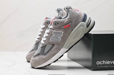 公司级new Balance M990代系列 美产血统复古运动跑步鞋自1982年问世的元祖级老爹鞋990系列 货号:M990Vs2 Size:36 37 37.