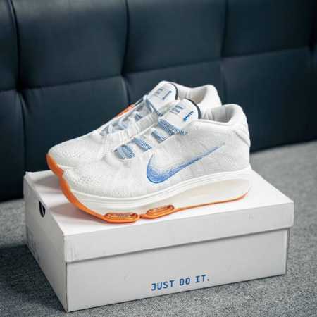 NIKE Air Zoom G.T. Hustle 3 FP 耐克缓震透气实战系列篮球鞋 前掌搭载双层Air Zoom 气垫 加上中底泡棉材料形成双层缓震 鞋面 - 点击图像关闭