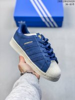 130 阿迪达斯/Adidas Superstar 三叶草经典贝壳头系列 新款休闲板鞋潮流男女士运动鞋 鞋面柔软皮革材质 标志性的贝壳鞋头，锯齿三条纹，简约的线