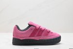 公司级Adidas Adimatic Low 马蒂奇系列低帮 复古鲨鱼面包鞋运动休闲滑板板鞋 整个鞋面由色彩艳丽的麂皮制成 搭配品牌标志性大尺寸三条纹 Logo