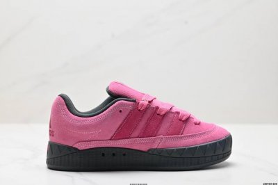 公司级Adidas Adimatic Low 马蒂奇系列低帮 复古鲨鱼面包鞋运动休闲滑板板鞋 整个鞋面由色彩艳丽的麂皮制成 搭配品牌标志性大尺寸三条纹 Logo