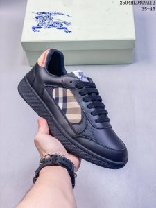 Burberryi巴宝莉，正单，顶级，官网同步，2025最新款，情侣款休闲格纹 Terrace 运动鞋 款式新颖时尚，超舒服的鞋子，骑士蓝色防滑鞋底 终于看到了