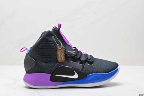 公司级Nike Hyperdunk X Low Ep男子透气减震耐磨中帮运动篮球鞋 鞋子采用了前后分离的Zoom Air气垫，中底采用了泼墨的设计理念，鞋子的后