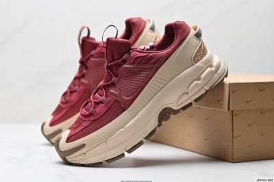 公司级耐克Nike Zoom Vomero Roam 马拉松复古跑五代休闲运动慢跑鞋 采用环保纤维革饰片组合网眼布鞋面材质 升级正确后跟Tpu加固 耐弯折热塑框