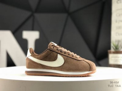 130 Nike Classic Cortez Leather 秉承元年款经典风格 糅合防水鞋面设计 传统鞋带系统和覆面设计增强贴合感 提升耐久性 彰显经典风格