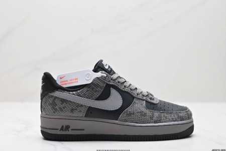 公司级耐克nike Air Force 1‘07 空军一号低帮百搭休闲运动板鞋。柔软、弹性十足的缓震性能和出色的中底设计，横跨复古与现代的外型结合，造就出风靡全 - 点击图像关闭