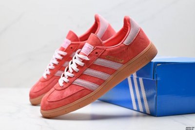 公司级Adidas Handball Spezial 阿迪达斯经典款 复古休闲板鞋 全鞋采用反毛皮制作 牛筋耐磨大底 承载青春情怀的板鞋 经典三条杠装饰鞋侧 品