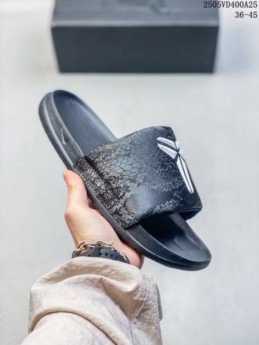 nike Kobe Offcourt Slide Hyper Royal 耐克 科比 蓝色 道奇专属配色休闲拖鞋 舒适百搭防滑一字拖鞋 道奇队标志性的深蓝为主色