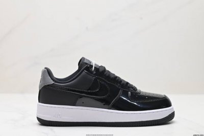 公司级nike Air Force 1‘07 原楦头原纸板 打造纯正低帮空军版型 专注外贸渠道 全掌内置蜂窝气垫 原盒配件 原厂中底钢印、拉帮完美 官方货号:A