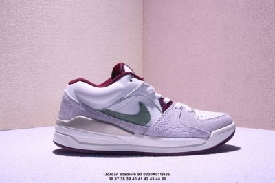 Air Jordan Stadium 9O Stadium Jordan Stadium 90充满了对Tinkerhathield 原创设计的致敬，包括中足网状