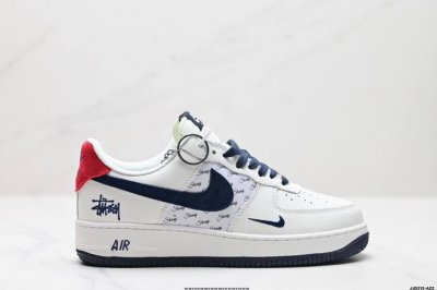 真标耐克nike Air Force 7空军一号低帮百搭休闲运动板鞋。柔软、弹性十足的缓震性能和出色的中底设计，横跨复古与现代的外型结合，造就出风靡全球三十多年