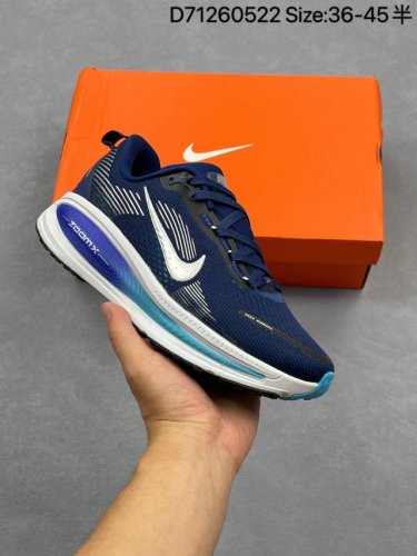 真标Nike Vomero 18 耐克 舒适减震防滑 低帮跑步鞋 全掌Reactx泡绵中底 前掌和后跟还配备了Air Zoom气垫单元 据说跑起来更快更舒适哦